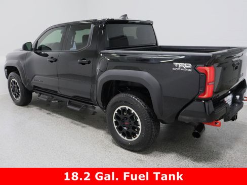 Used 2025 Toyota Tacoma TRD Off-Road image 9
