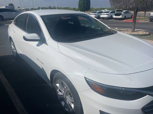 Used 2022 Chevrolet Malibu LT image 3
