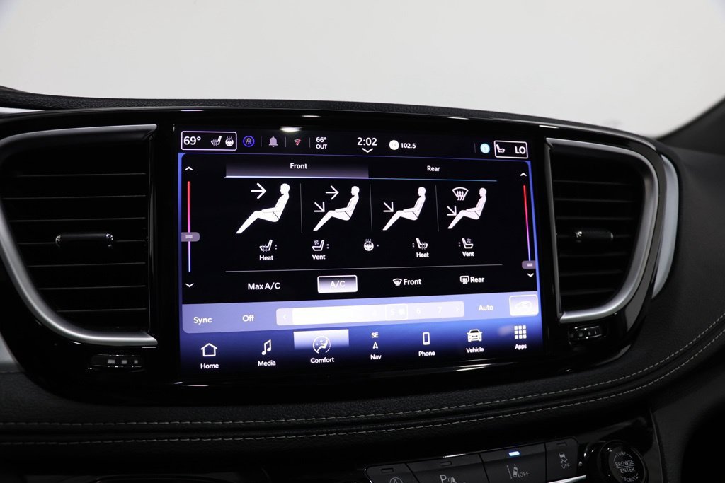 Used 2025 Chrysler Pacifica Limited FWD image 25