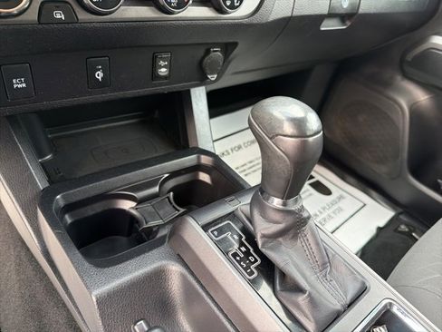 Used 2017 Toyota Tacoma TRD Sport image 26