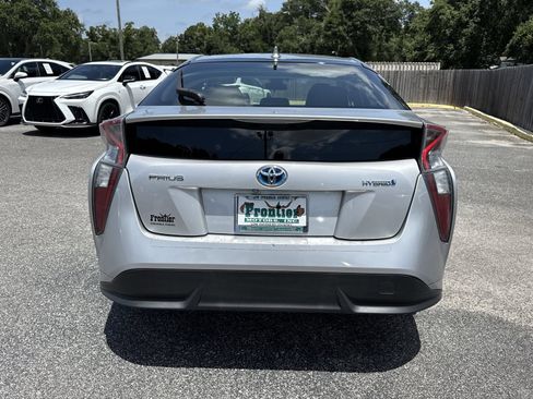 Used 2016 Toyota Prius Three Touring FWD image 4