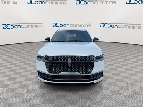 New 2026 Lincoln Navigator Reserve image 3