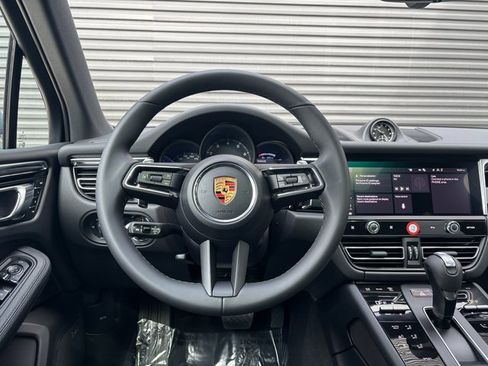 Certified 2025 Porsche Macan image 13
