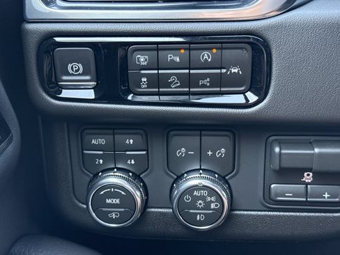 New 2026 GMC Yukon XL Denali w/ Denali Reserve Package AWD/4WD image 28