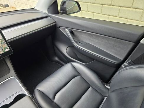 Used 2021 Tesla Model Y Long Range AWD/4WD image 26