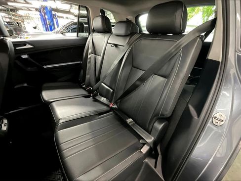 Used 2022 Volkswagen Tiguan SE image 28