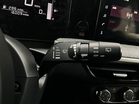 Used 2025 Nissan Kicks SV image 34