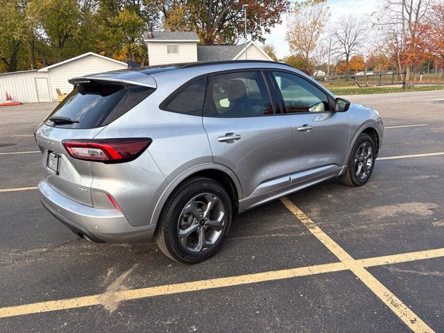 Used 2024 Ford Escape ST-Line w/ Tech Pack #1 AWD/4WD image 3