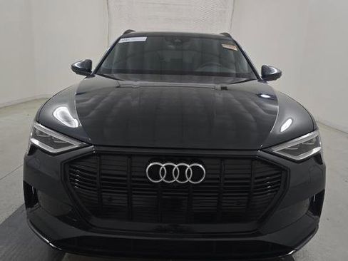 Used 2022 Audi e-tron Premium w/ Convenience Plus Package image 2