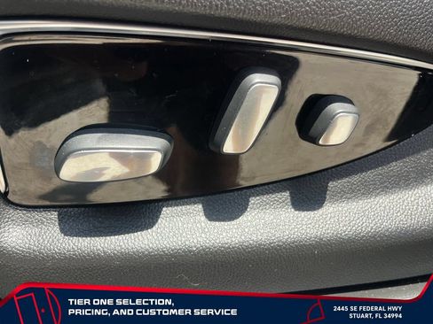 Used 2020 Cadillac Escalade ESV Premium Luxury RWD image 16