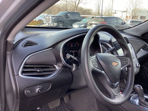 Used 2020 Chevrolet Malibu LT image 9