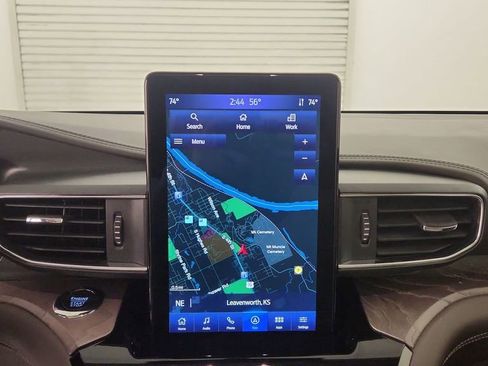 Used 2023 Ford Explorer Platinum w/ Premium Technology Package image 34