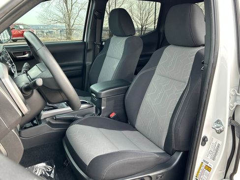 Used 2023 Toyota Tacoma TRD Sport w/ Technology Package image 17