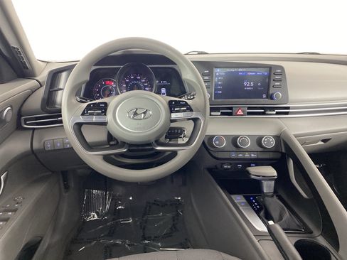 Used 2021 Hyundai Elantra SE FWD image 36
