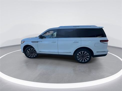 Used 2024 Lincoln Navigator Reserve image 4