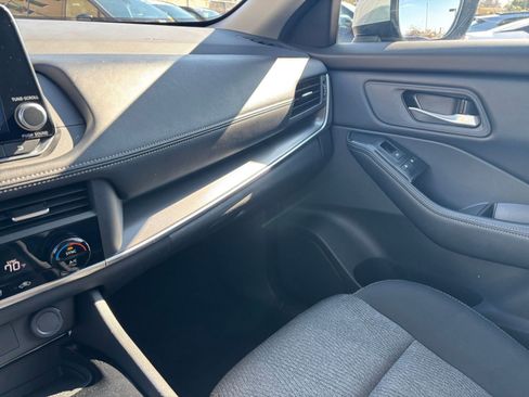 Used 2025 Nissan Rogue SV image 37