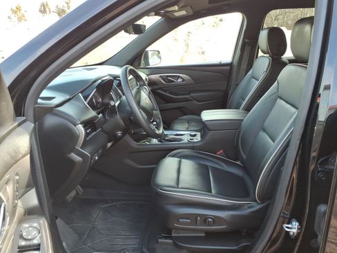 Used 2023 Chevrolet Traverse Premier image 10