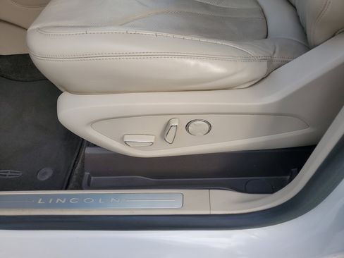 Used 2019 Lincoln MKC Reserve image 14