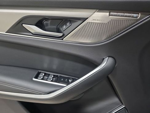 Used 2024 Jaguar F-PACE R-Dynamic S image 28