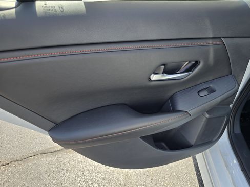Used 2025 Nissan Sentra SR w/ SR Premium Package FWD image 15