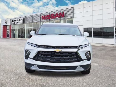 Used 2023 Chevrolet Blazer LT FWD image 2
