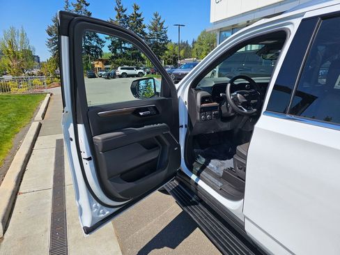 New 2026 Chevrolet Suburban High Country AWD/4WD image 21