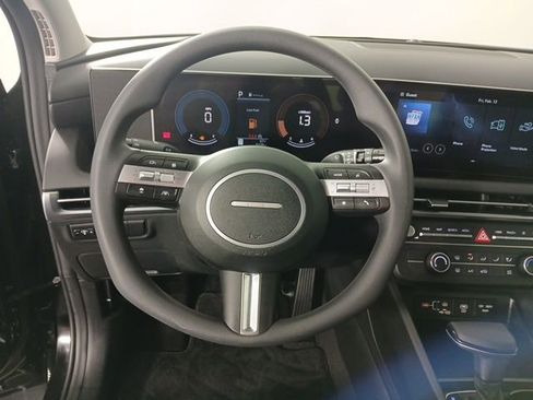 Used 2025 Hyundai Tucson SE image 12