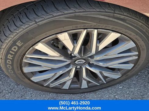 Used 2024 Nissan Altima 2.5 SV FWD image 9