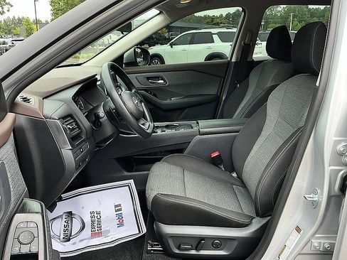 Certified 2023 Nissan Rogue SV FWD image 14