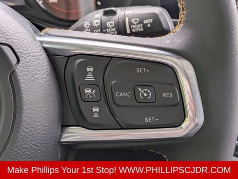 Used 2024 Jeep Wrangler Unlimited Sahara w/ Technology Group AWD/4WD image 25