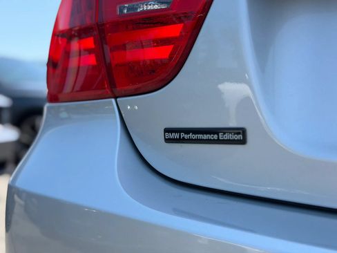 Used 2011 BMW 335i xDrive Sedan AWD/4WD image 10