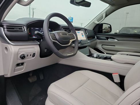 Used 2023 Jeep Wagoneer Series III w/ Premium Group I image 20