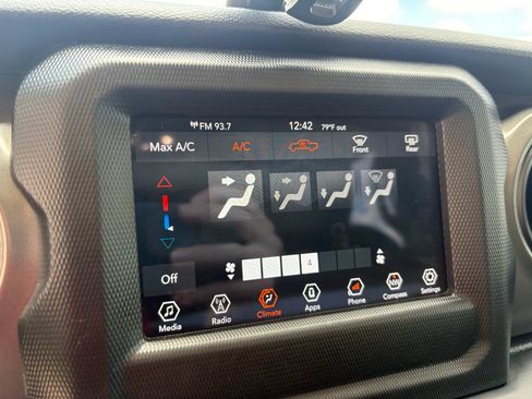 Used 2023 Jeep Gladiator Sport AWD/4WD image 17