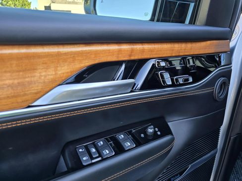 Used 2024 Jeep Grand Wagoneer L Series III image 21