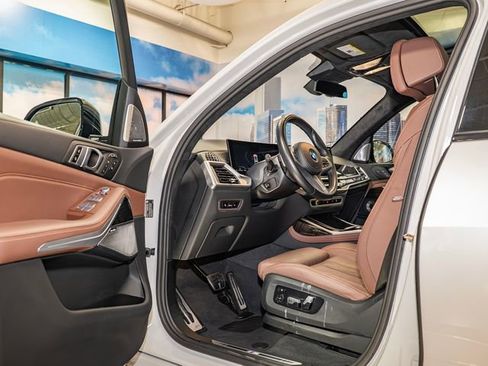 Certified 2024 BMW X7 xDrive40i w/ Executive Package image 13