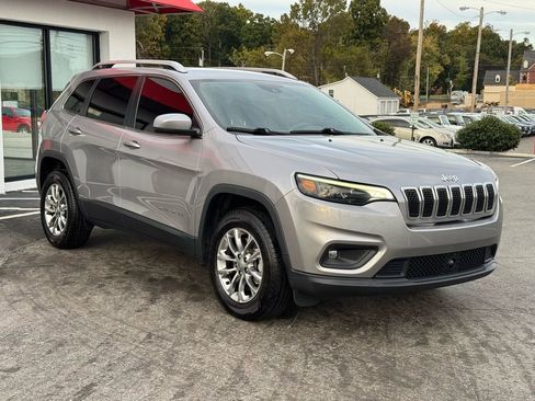 Used 2021 Jeep Cherokee Latitude Plus w/ Mopar Interior Package image 9