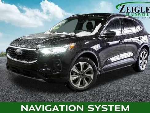 Used 2025 Ford Escape Platinum image 1