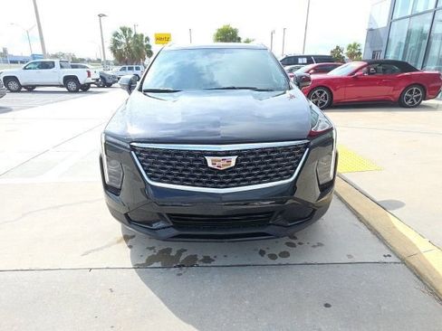 Used 2024 Cadillac XT4 Premium Luxury image 10