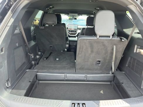 Used 2025 Ford Explorer ST-Line AWD/4WD image 29