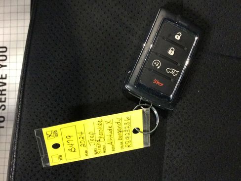 Used 2024 Jeep Grand Cherokee Altitude image 38