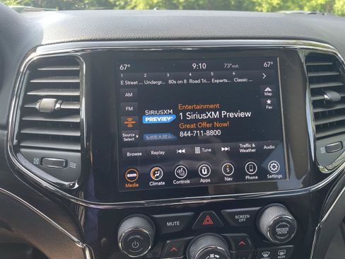 Used 2021 Jeep Grand Cherokee Limited w/ Sun & Sound Group AWD/4WD image 17
