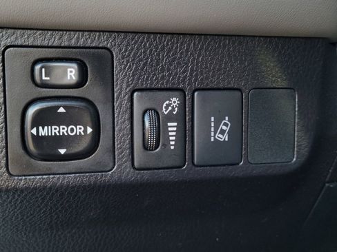 Used 2018 Toyota RAV4 XLE image 19