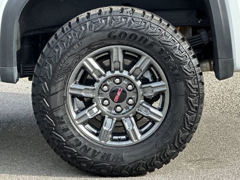Used 2025 GMC Sierra 1500 AT4X image 44