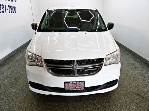Used 2018 Dodge Grand Caravan SE w/ UConnect Hands-Free Group FWD image 2