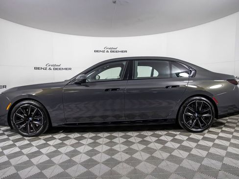 Used 2025 BMW 760i xDrive w/ Executive Package AWD/4WD image 8