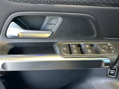 New 2025 Mercedes-Benz GLB 250 image 11