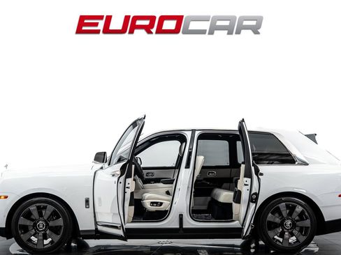 Used 2022 Rolls-Royce Cullinan w/ Cullinan Package AWD/4WD image 3