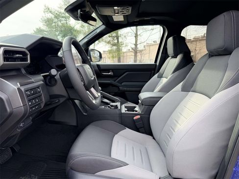 Used 2025 Toyota Tacoma TRD Off-Road image 19