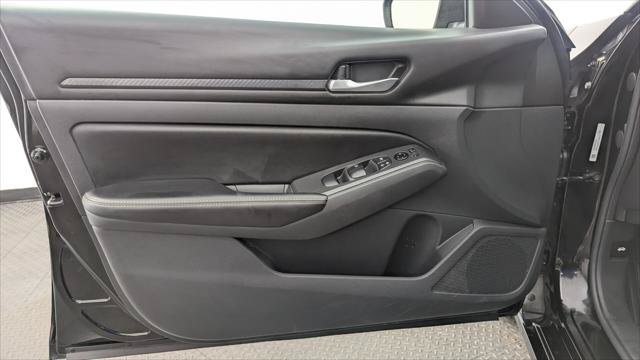 Used 2025 Nissan Altima 2.5 SV FWD image 13