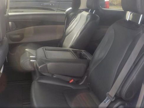 Used 2025 Kia Carnival image 6